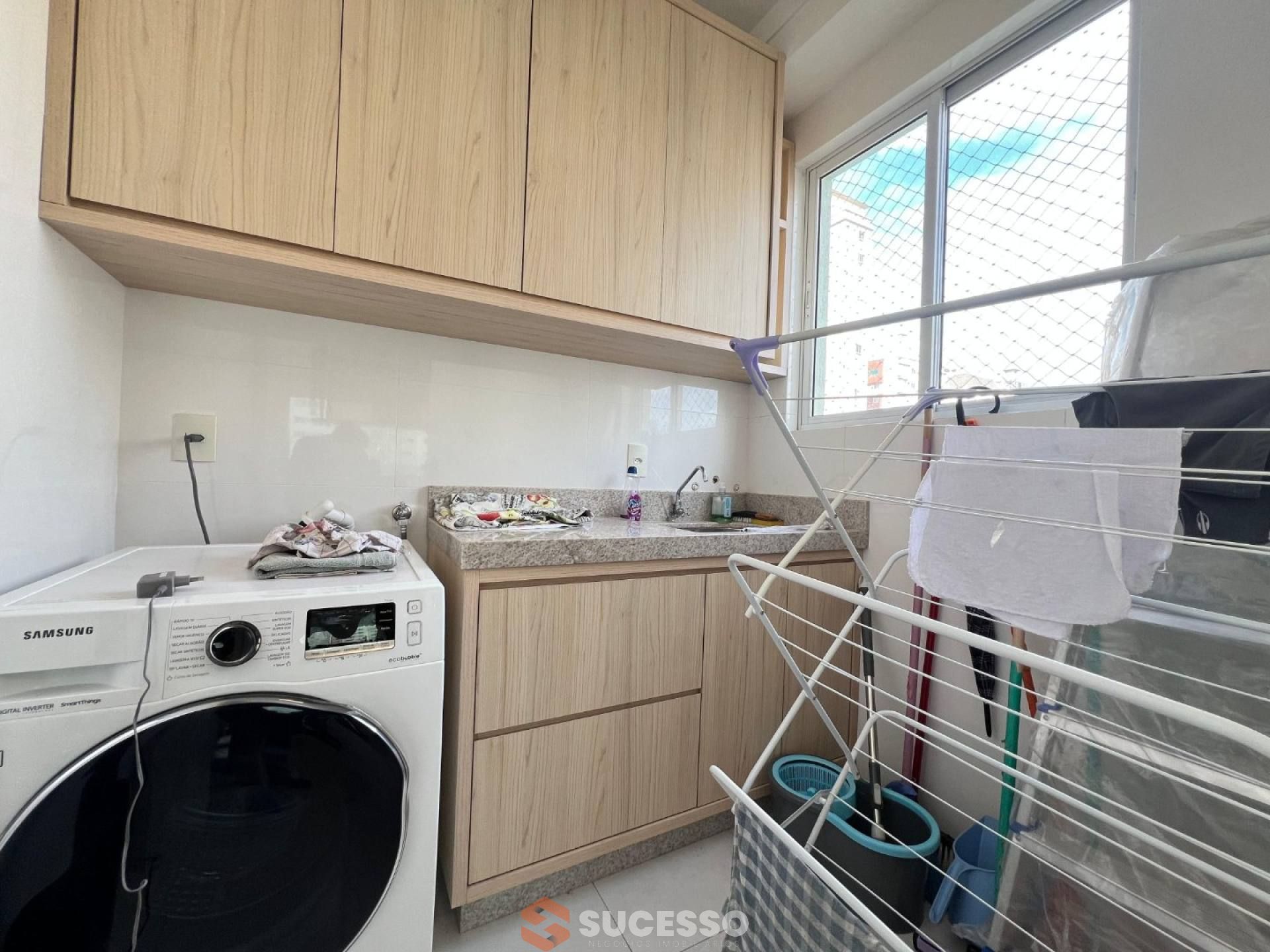 Apartamento À Venda com 3 quartos 1 suítes no bairro Meia Praia em Itapema