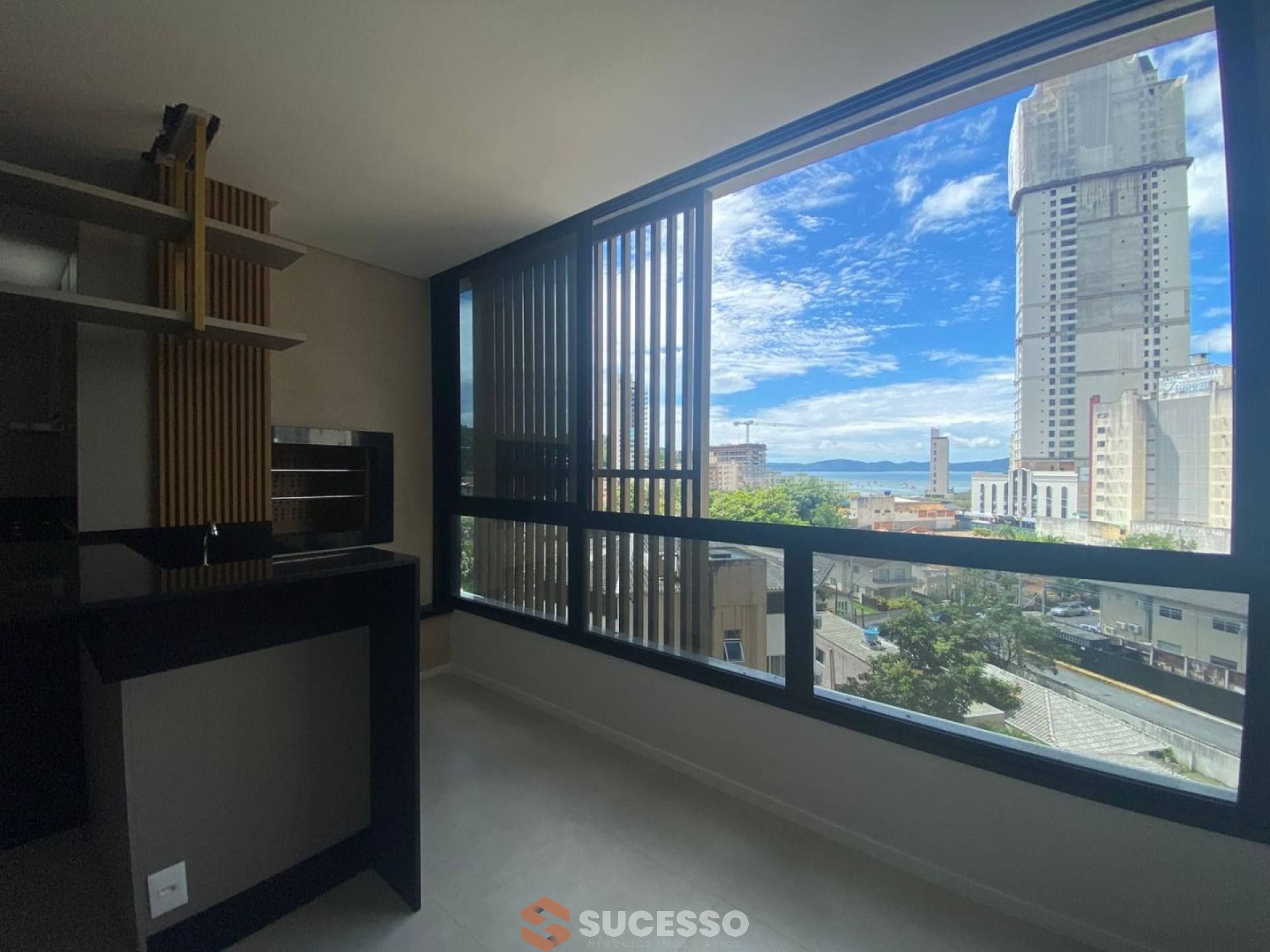 Apartamento Mobiliado Para Vender com 3 suítes no bairro Centro em Itapema