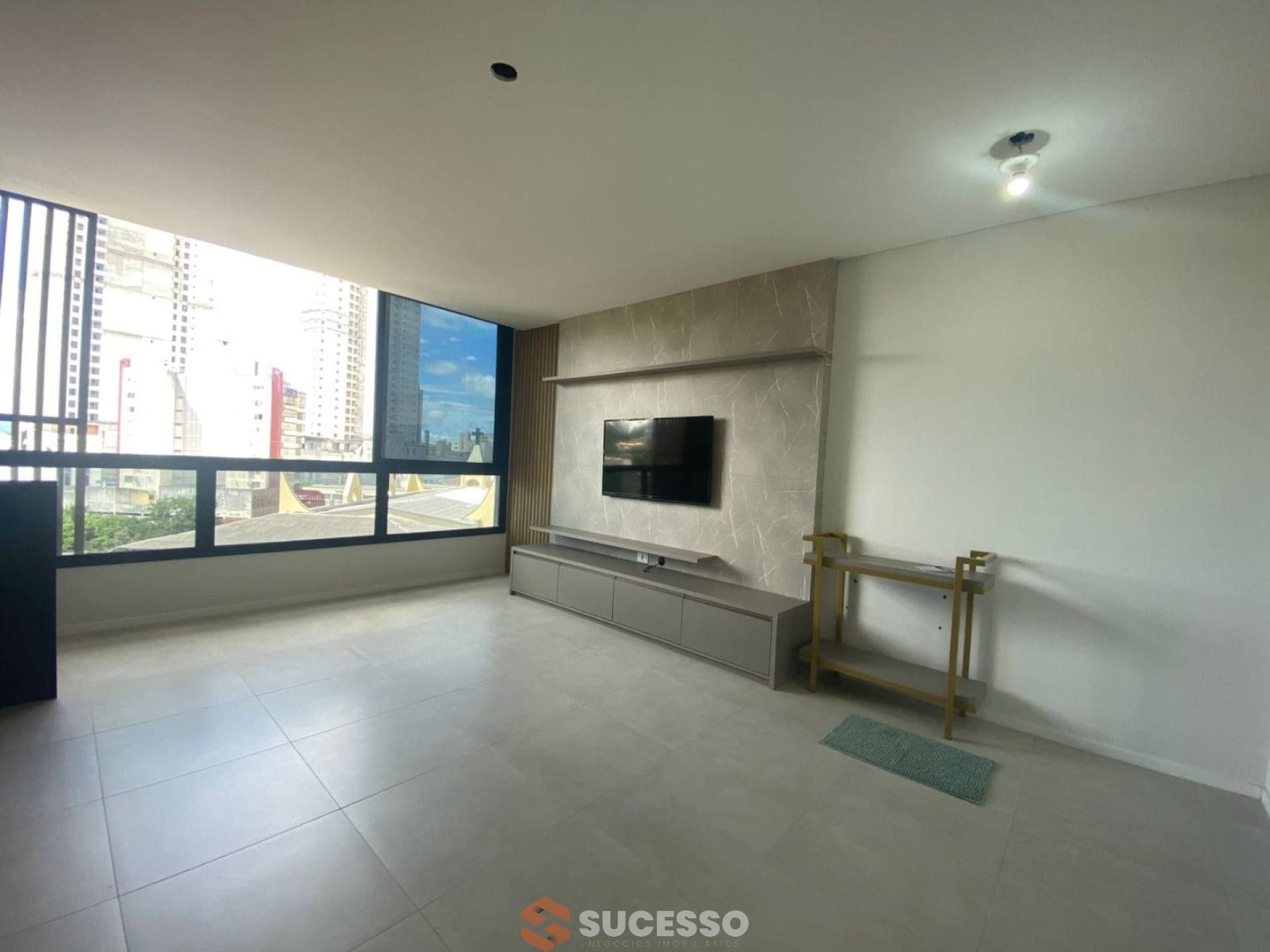 Apartamento Mobiliado Para Vender com 3 suítes no bairro Centro em Itapema