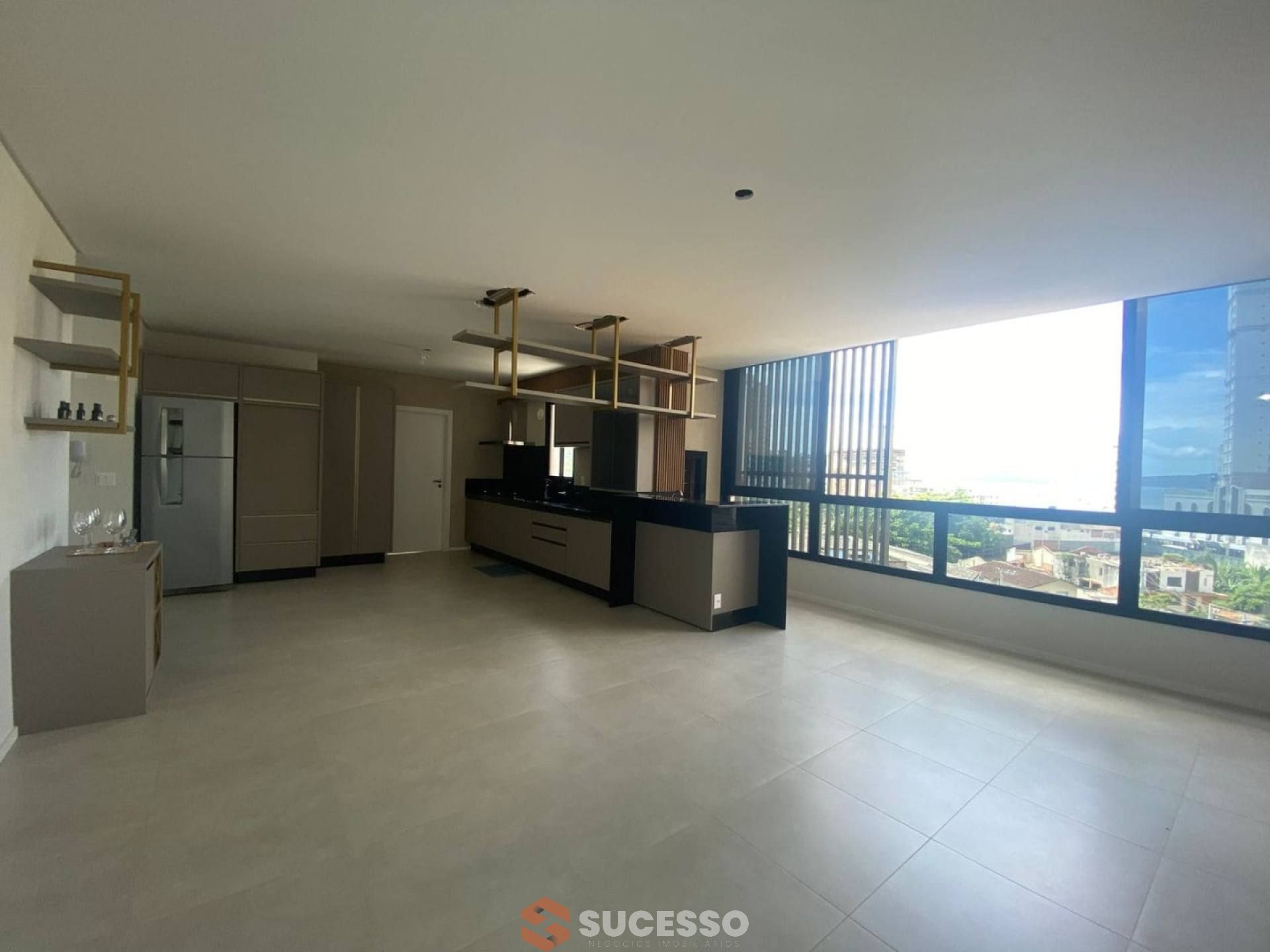 Apartamento Mobiliado Para Vender com 3 suítes no bairro Centro em Itapema