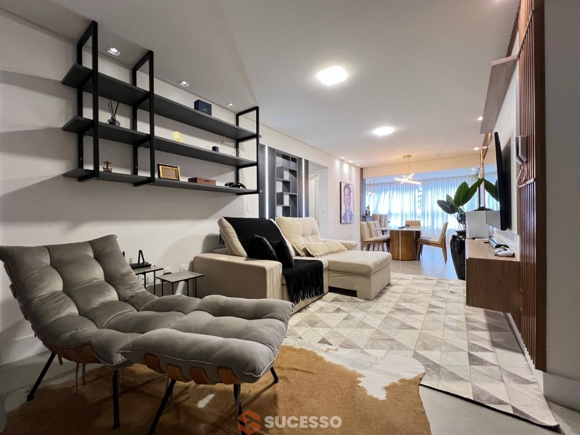 Apartamento Para Vender com 2 suítes na Meia Praia em Itapema