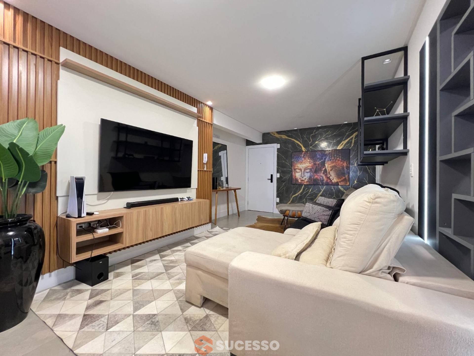 Apartamento Para Vender com 2 suítes na Meia Praia em Itapema