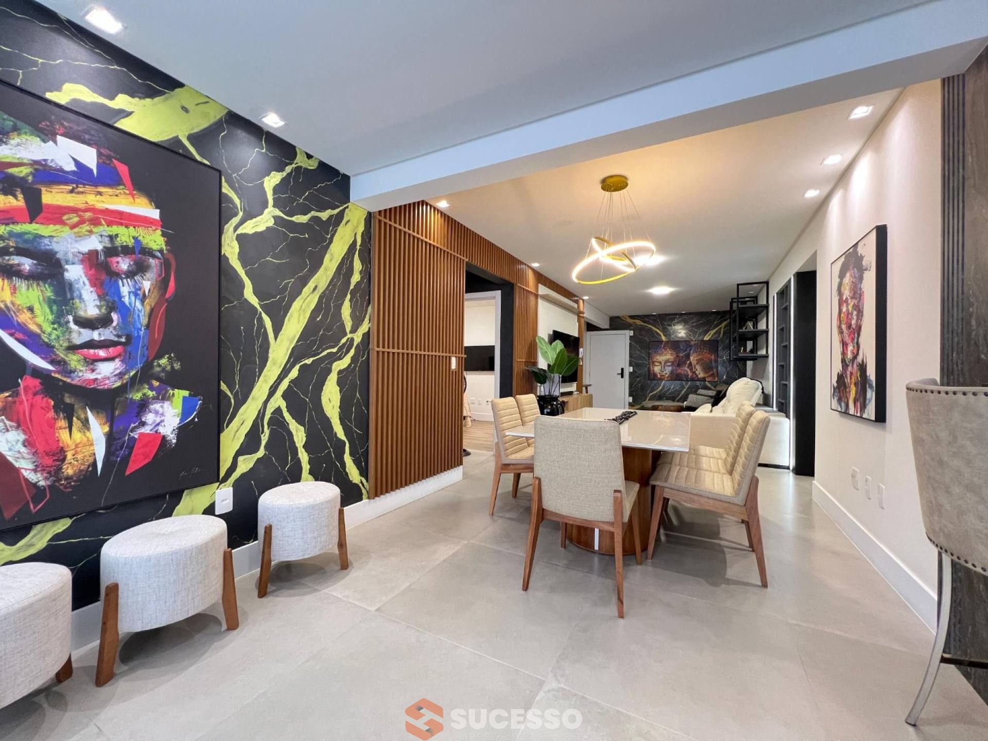 Apartamento Para Vender com 2 suítes na Meia Praia em Itapema