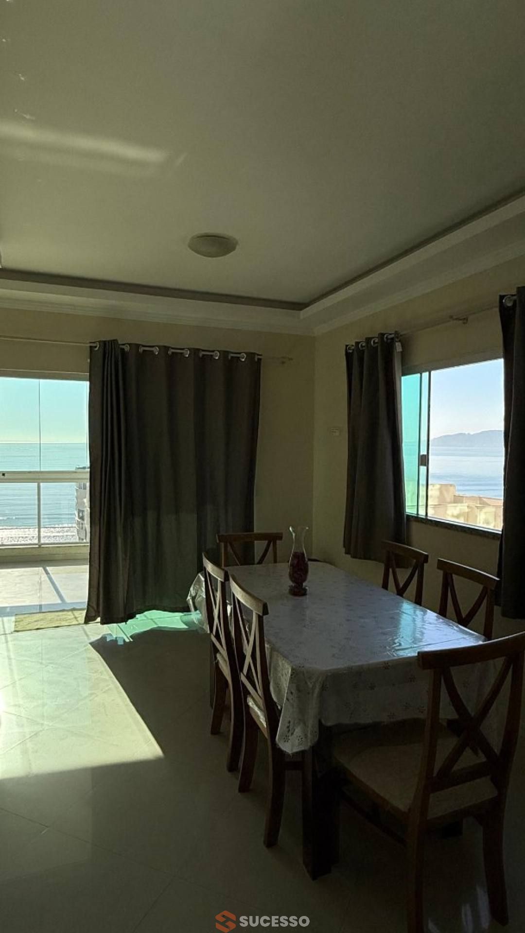 Apartamento À Venda com 3 suítes no bairro Meia Praia em Itapema