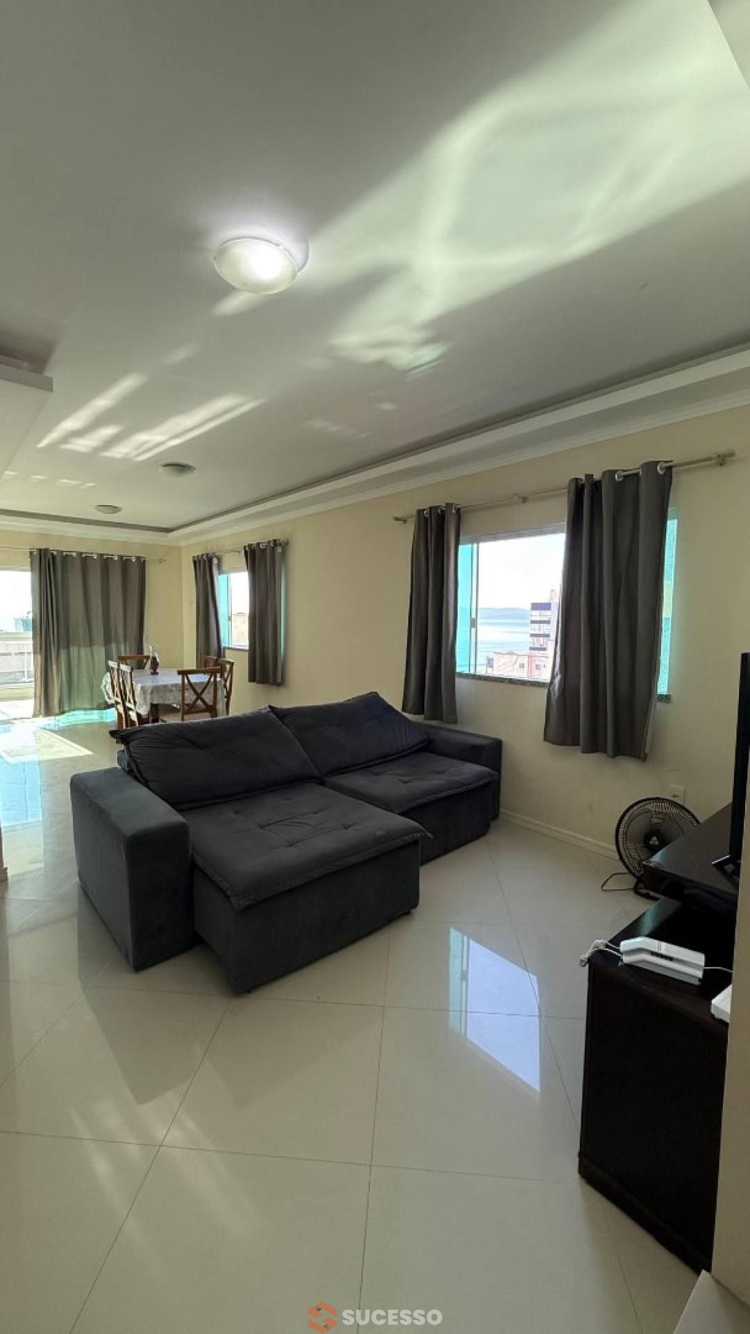 Apartamento À Venda com 3 suítes no bairro Meia Praia em Itapema