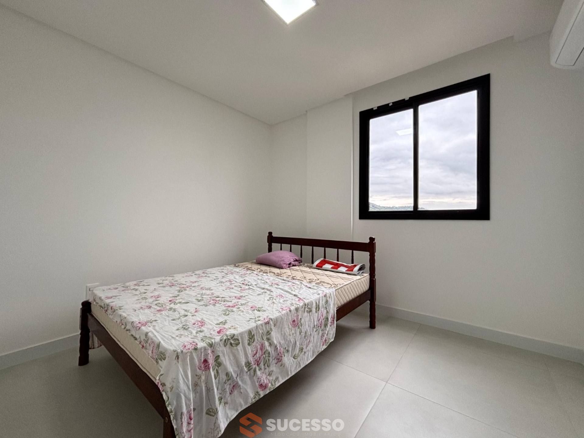 Apartamento Para Vender com 3 quartos no Perequê em Porto Belo