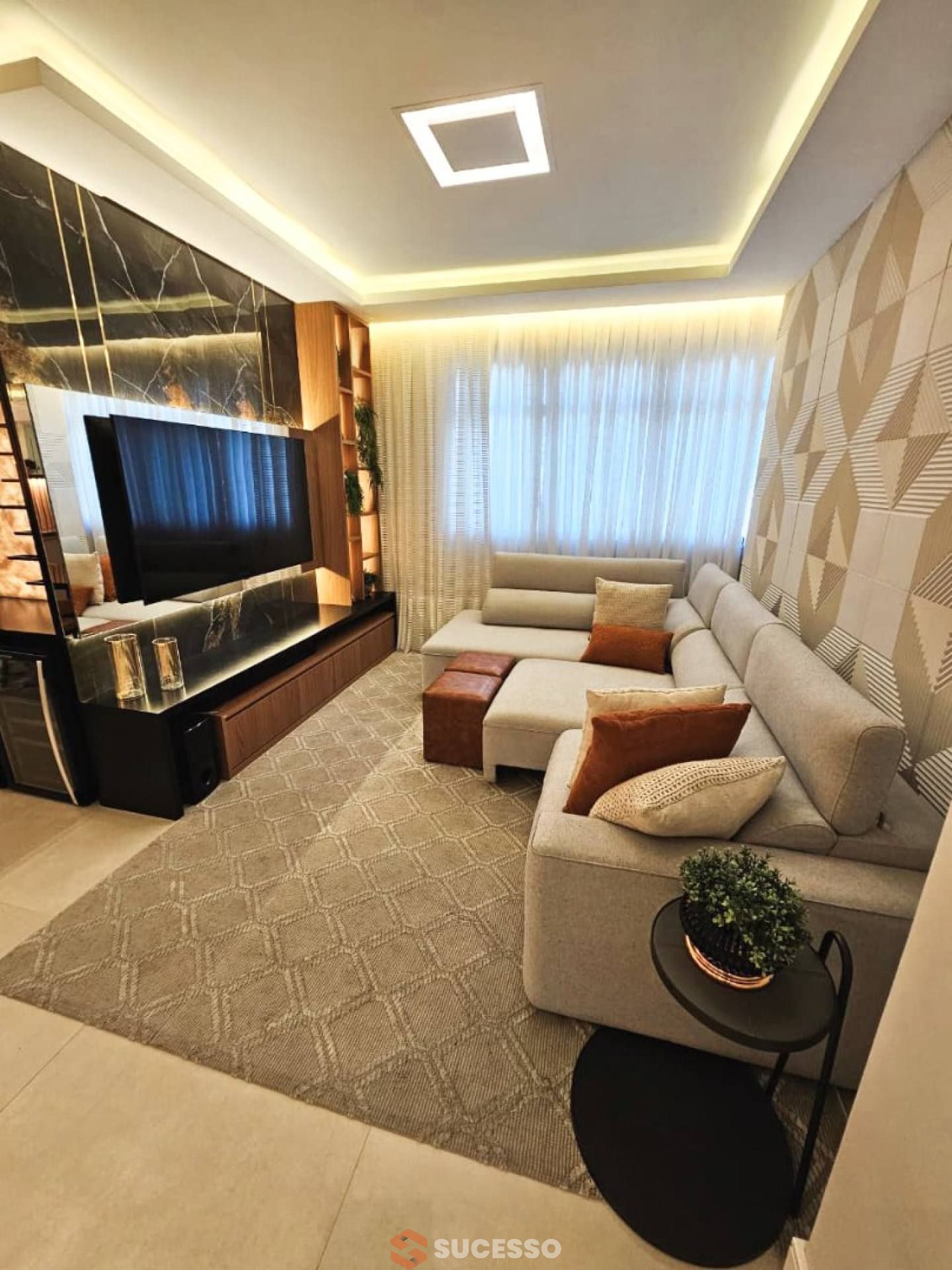 Apartamento Finamente Mobiliado Para Vender na Meia Praia, Itapema