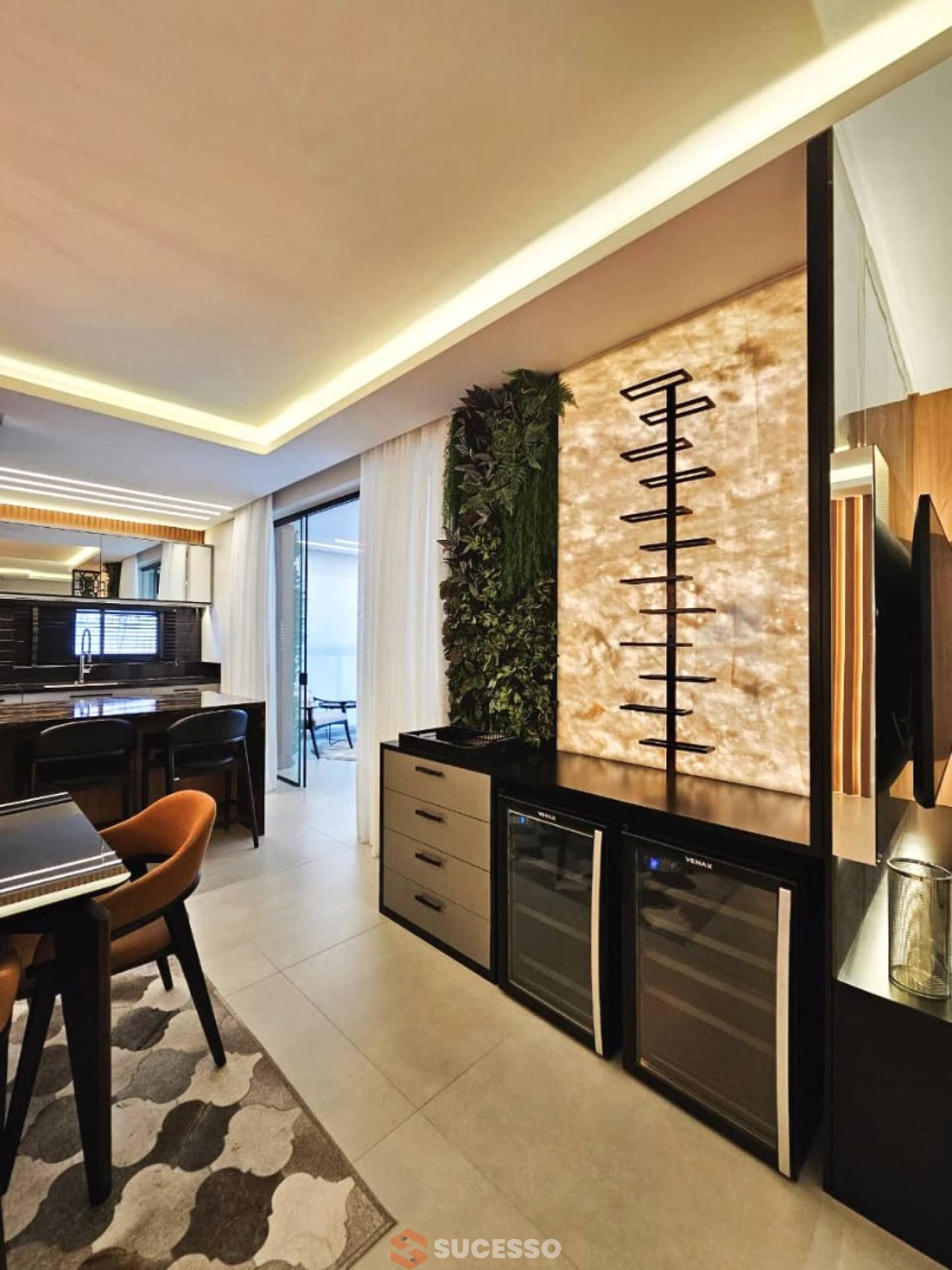 Apartamento Finamente Mobiliado Para Vender na Meia Praia, Itapema