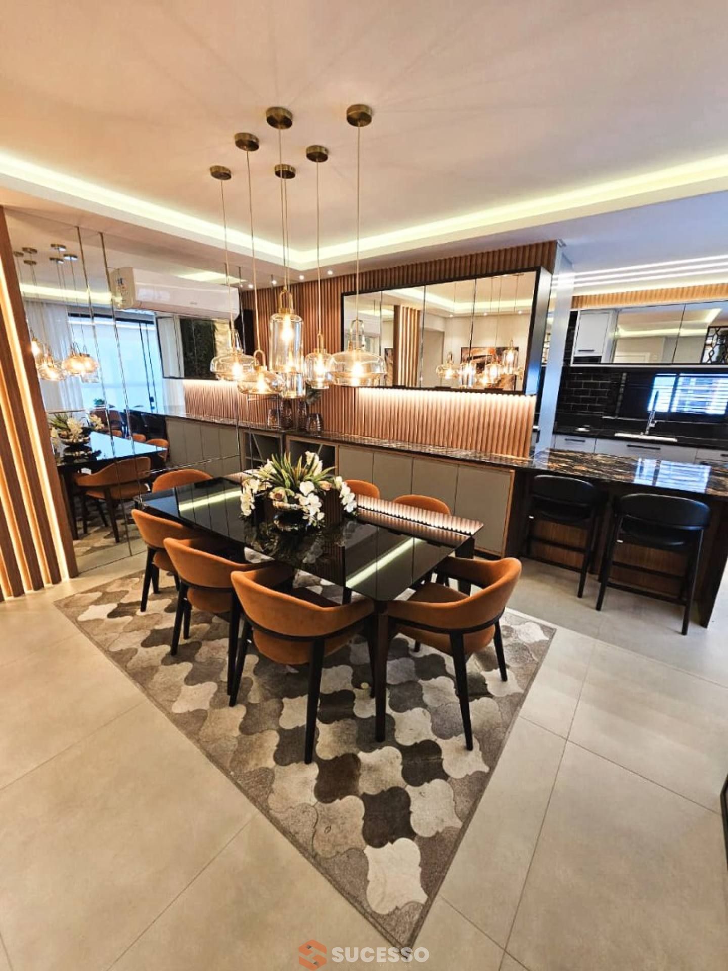 Apartamento Finamente Mobiliado Para Vender na Meia Praia, Itapema