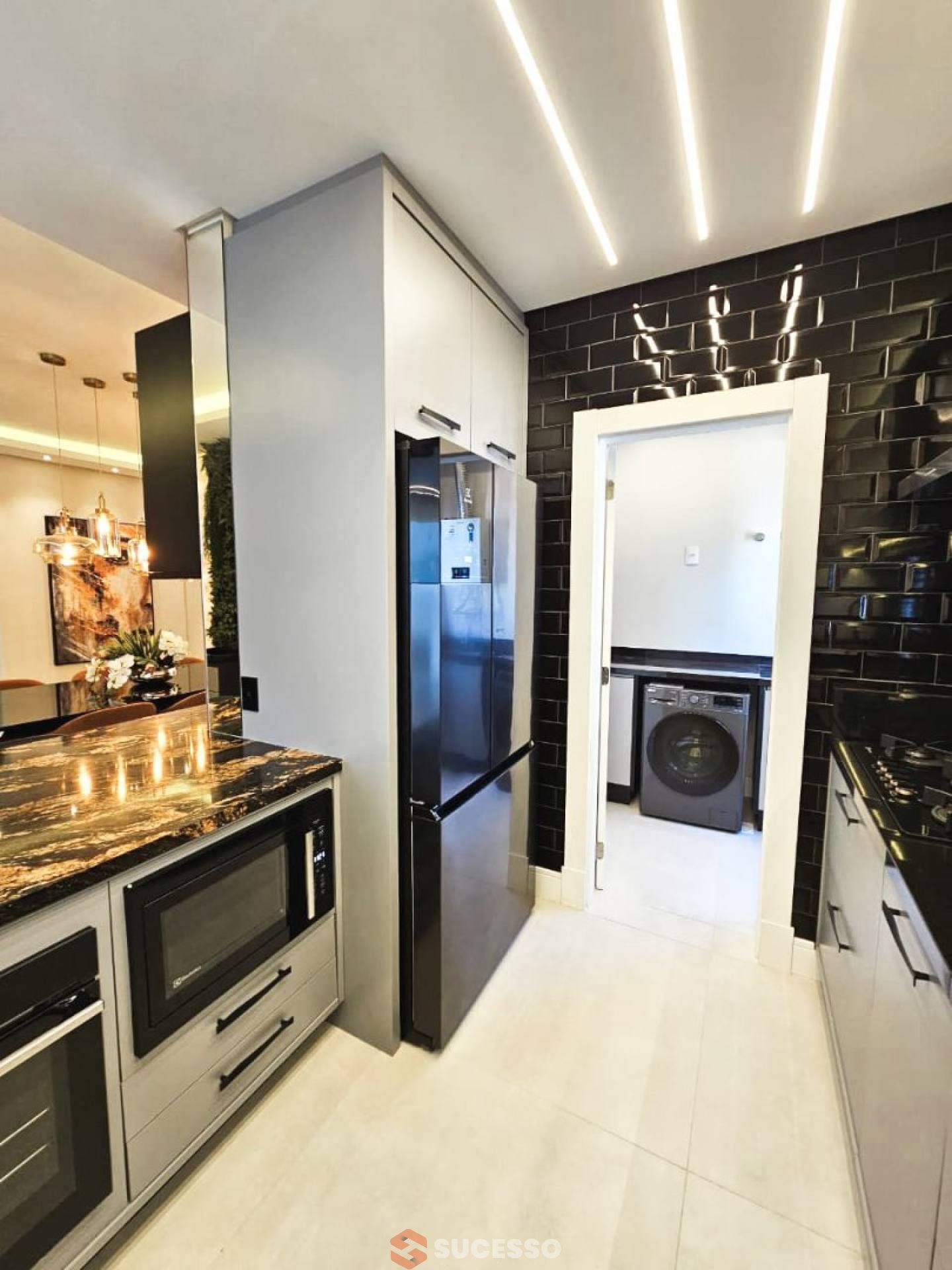 Apartamento Finamente Mobiliado Para Vender na Meia Praia, Itapema