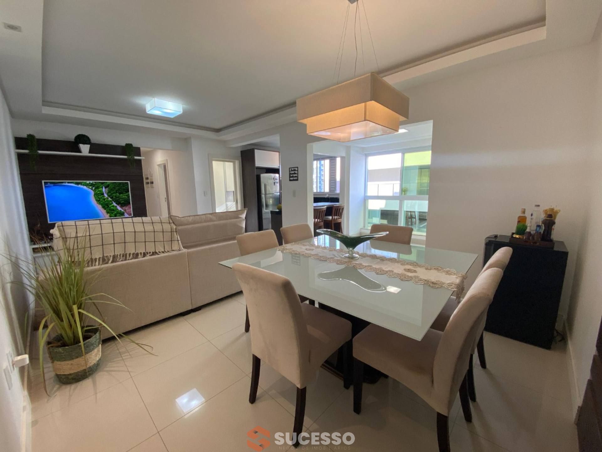 Apartamento Para Vender com 3 suítes no bairro Meia Praia, Itapema