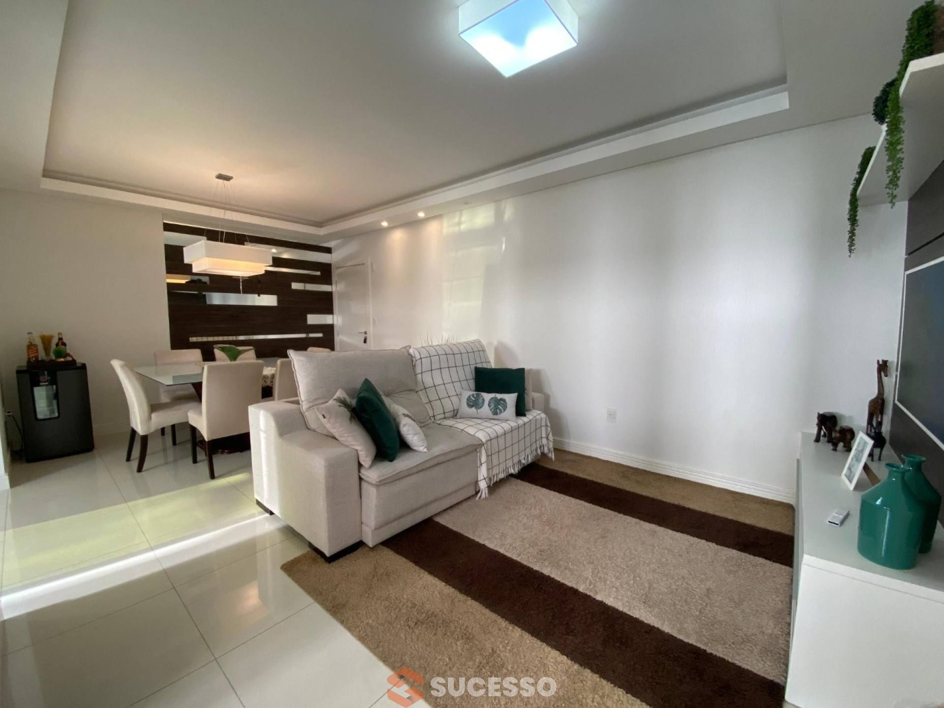 Apartamento Para Vender com 3 suítes no bairro Meia Praia, Itapema
