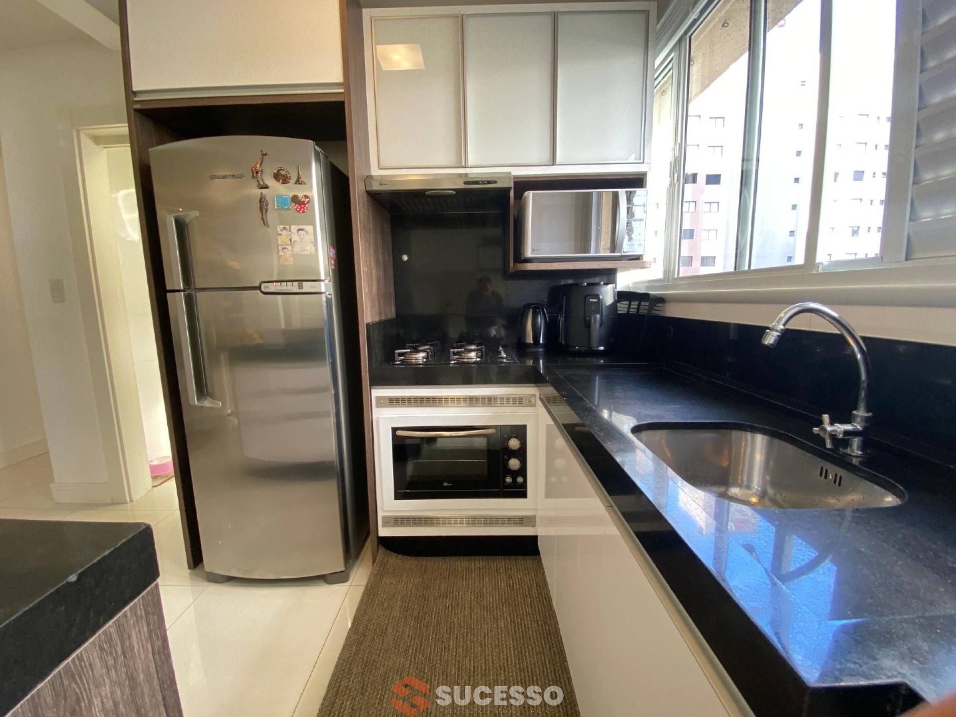 Apartamento Para Vender com 3 suítes no bairro Meia Praia, Itapema