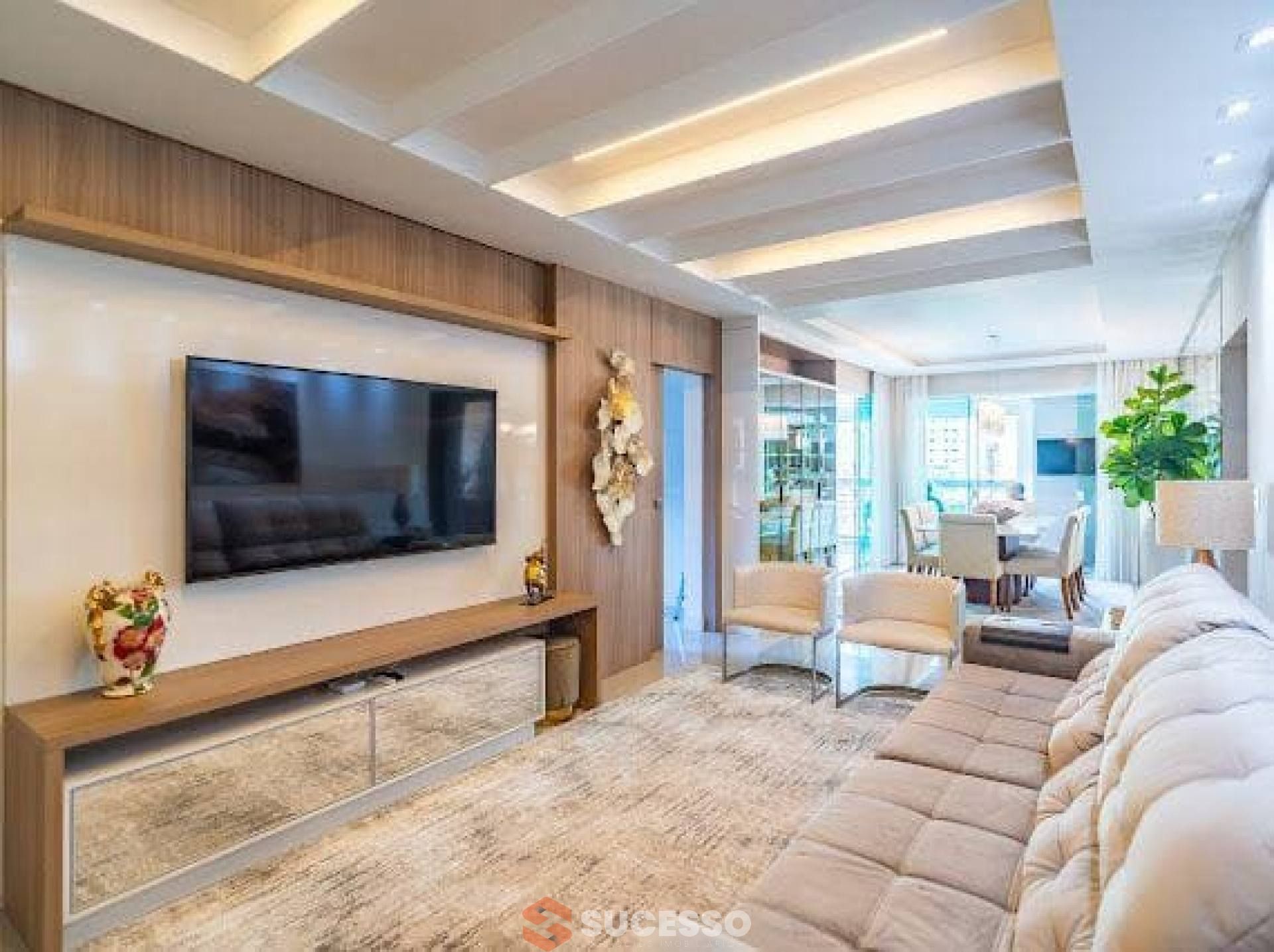 Apartamento Mobiliado com 3 Suítes na Meia Praia