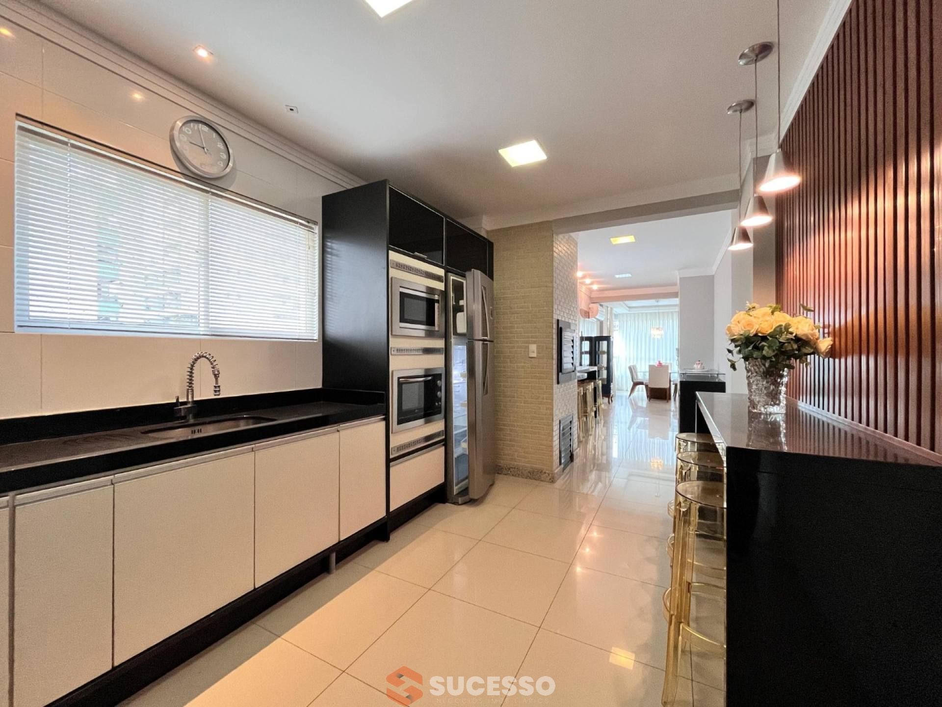 Apartamento Para Vender com 3 quartos no bairro Meia Praia em Itapema