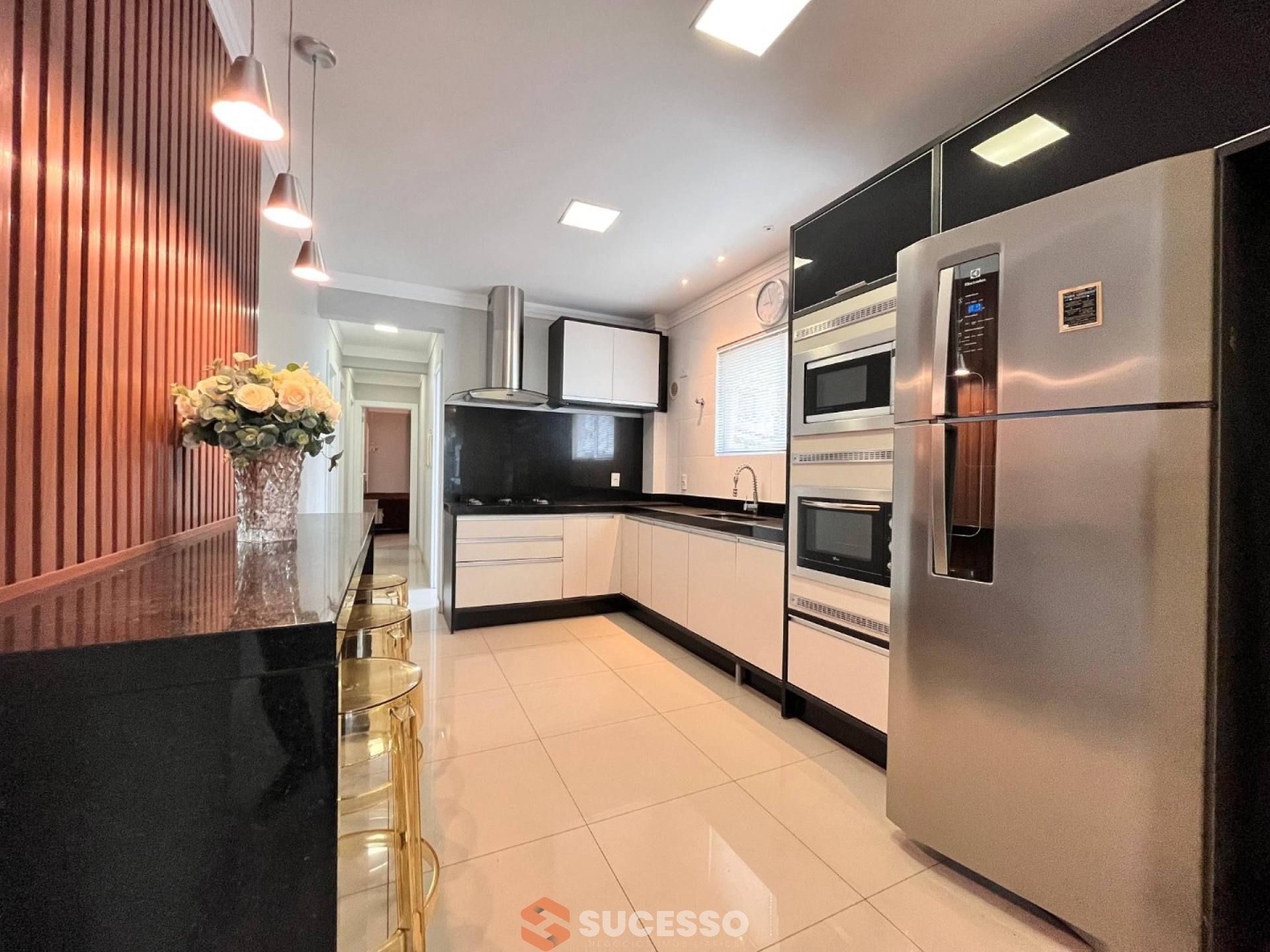 Apartamento Para Vender com 3 quartos no bairro Meia Praia em Itapema