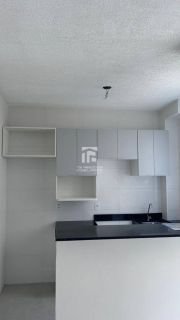 Apartamento Para Vender com 2 quartos com planejado na cozinha.