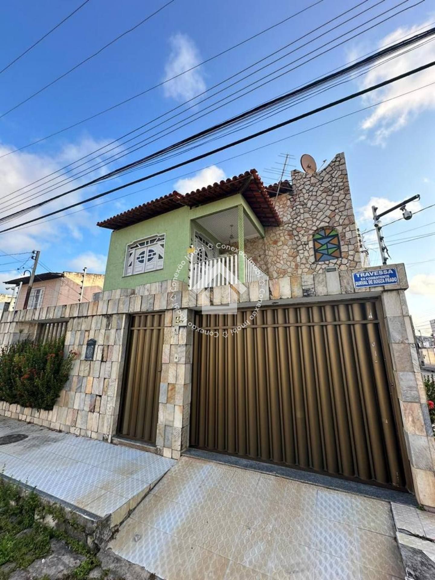 Casa de Esquina no Bairro Aeroporto