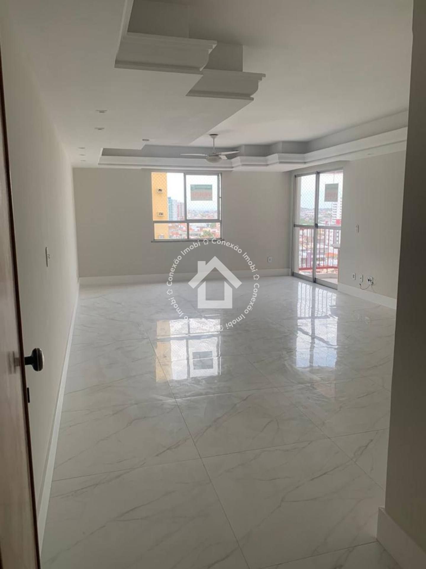 Apartamento à venda com 4 quartos no Condomínio Mansão Plaza Athenee