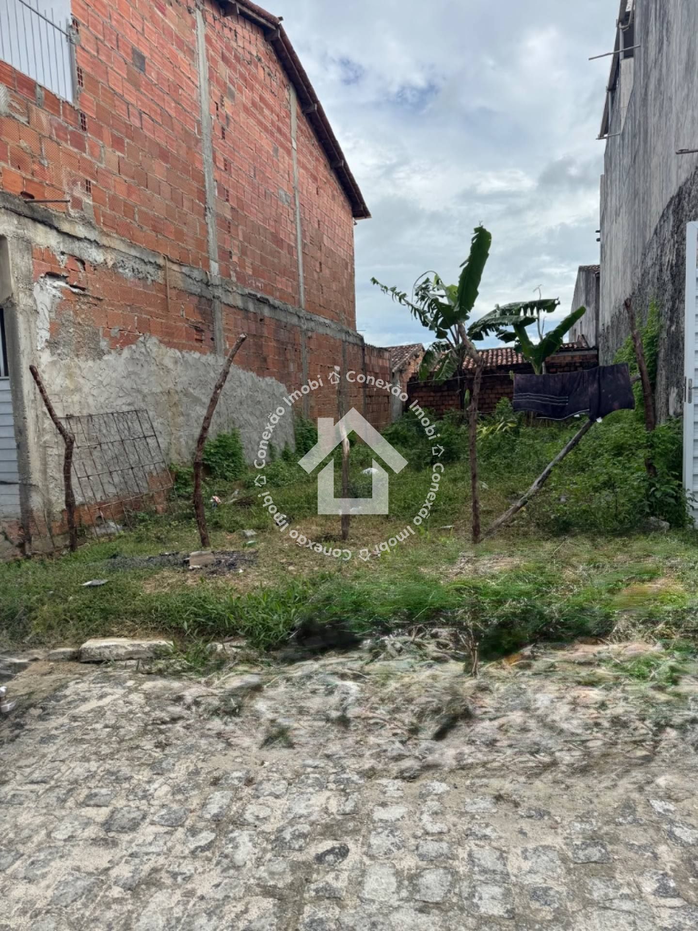 VENDE-SE terreno de 90m² em Laranjeiras no Conjunto Manuel do Prado Franco