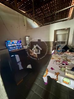 Vende-se casa no centro de Laranjeiras