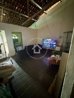 Vende-se casa no centro de Laranjeiras