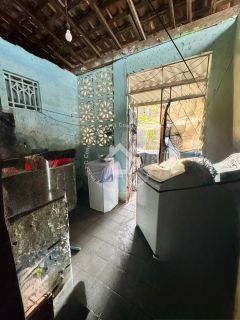 Vende-se casa no centro de Laranjeiras