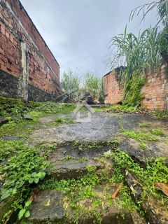 Vende-se casa no centro de Laranjeiras