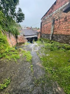 Vende-se casa no centro de Laranjeiras