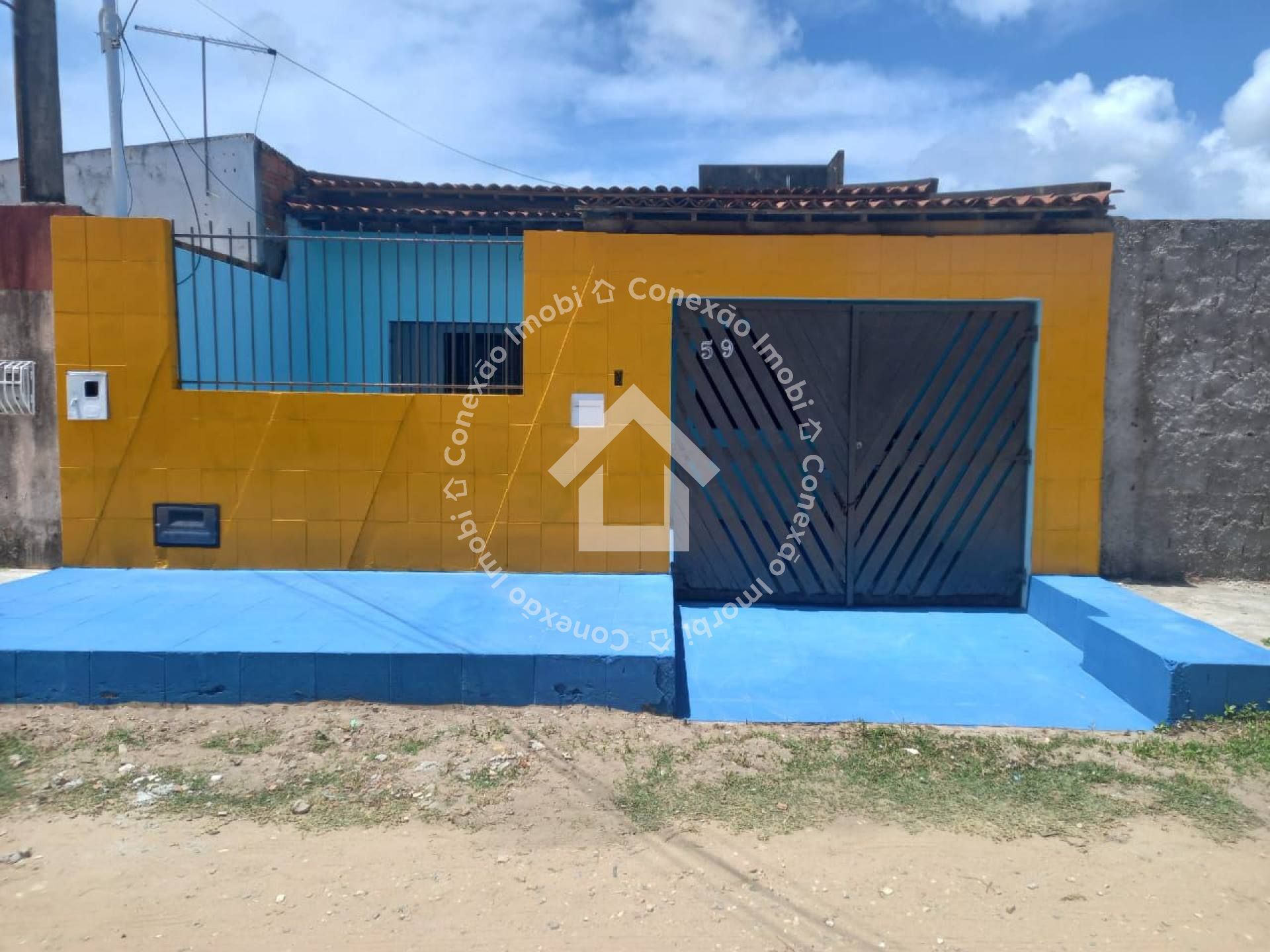 Casa à venda no Marivan | 2 Quartos, Reformada