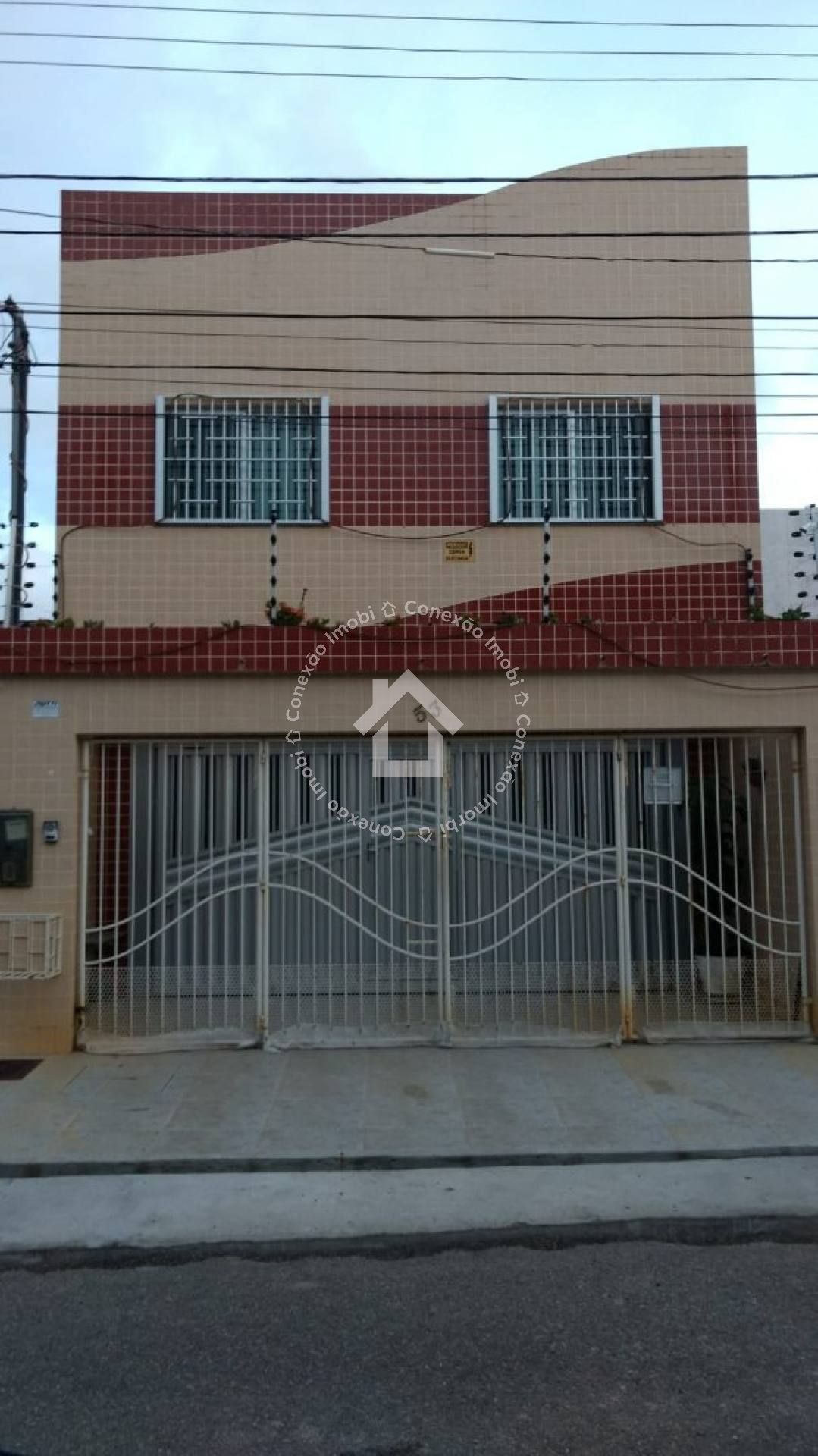 CASA DUPLEX À VENDA NO BAIRRO SUISSA COM 5 QUARTOS