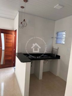 Casa à venda -  Bairro Lamarão | 2 quartos, toda reformada e próxima à pista nova