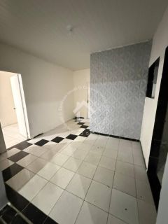 Casa à venda com 2 quartos e ponto comercial no Marcos freire 1