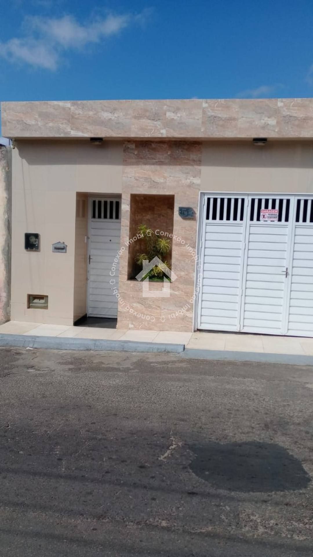 Casa a venda com 2 quartos sendo 1 suíte no bairro Dom Luciano