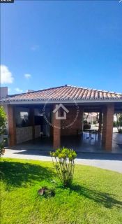 Casa à venda com 3 quartos sendo 1 suíte no condomínio fechado via mares bairro Aeroporto (Nova Aruana)