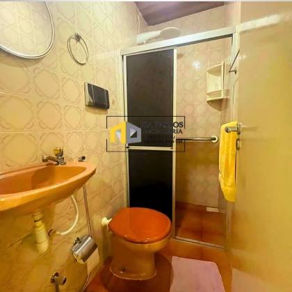 EXCELENTE Casa REFORMADA no Bairro Siqueira Campos, Ampla e Arejada! Aconchegante, no porcelanato e áreas molhadas revestidas