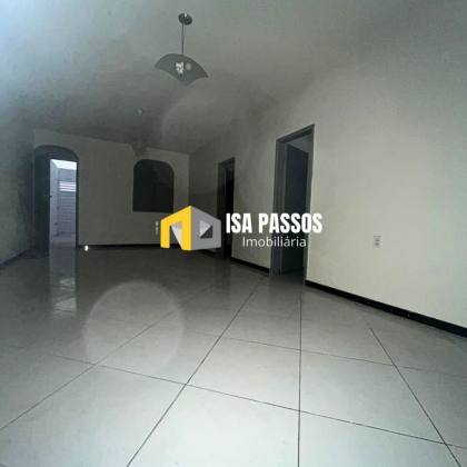 GRANDE OPORTUNIDADE! Casa no ORLANDO DANTAS com ponto comercial em local estratégico!