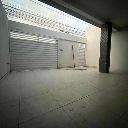 GRANDE OPORTUNIDADE! Casa no ORLANDO DANTAS com ponto comercial em local estratégico!