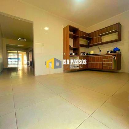 EXCELENTE! Casa REFORMADA com 175M² no Bairro Siqueira Campos, Ampla e Arejada! Aconchegante, no porcelanato e áreas molhadas revestidas.