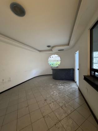 Casa triplex - Avenida João Ribeiro