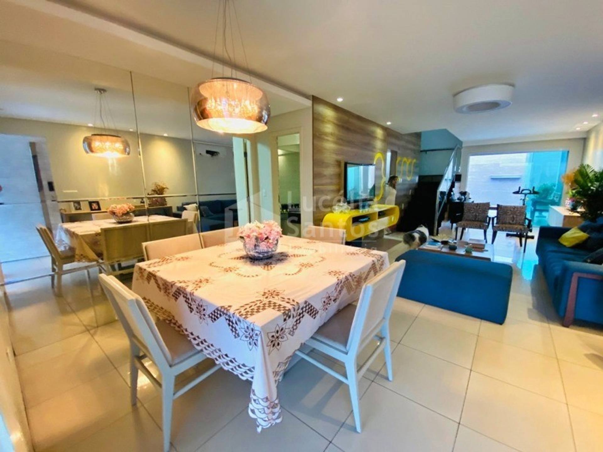 Casa duplex  à Venda no Condomínio Jardim Montevidéu