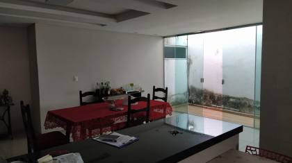 CASA À VENDA NA ZONA LESTE