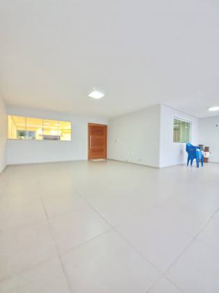 CASA À VENDA NA ZONA LESTE