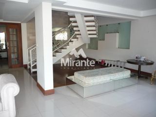 Casa Para Vender com 5 quartos sendo 5 suítes no bairro Santa Mônica em Feira De Santana