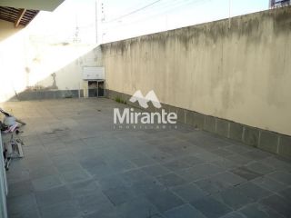 Casa Para Vender com 5 quartos sendo 5 suítes no bairro Santa Mônica em Feira De Santana