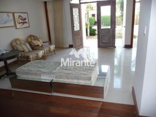 Casa Para Vender com 5 quartos sendo 5 suítes no bairro Santa Mônica em Feira De Santana