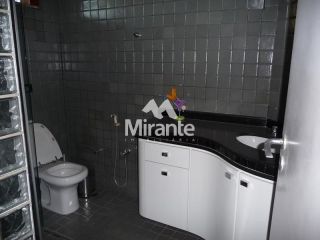 Casa Para Vender com 5 quartos sendo 5 suítes no bairro Santa Mônica em Feira De Santana