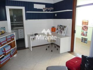 Casa Para Vender com 5 quartos sendo 5 suítes no bairro Santa Mônica em Feira De Santana