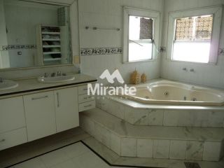 Casa Para Vender com 5 quartos sendo 5 suítes no bairro Santa Mônica em Feira De Santana