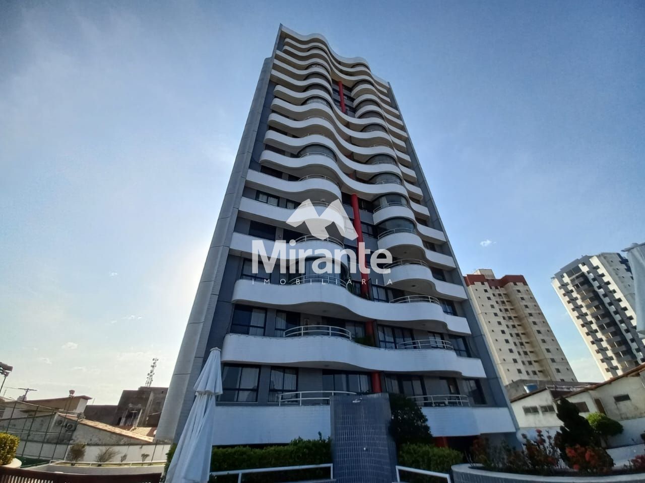 Apartamento Para Vender com 3 quartos sendo 1 suíte no bairro Ponto Central em Feira De Santana